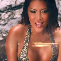 Parisa (Les Marseillais) : Ultrasexy en bikini dans son clip torride, 'P.A.N'