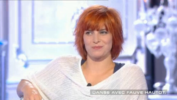 Fauve Hautot, invitée dans Salut les Terriens sur Canal+, le samedi 27 juin 2015.