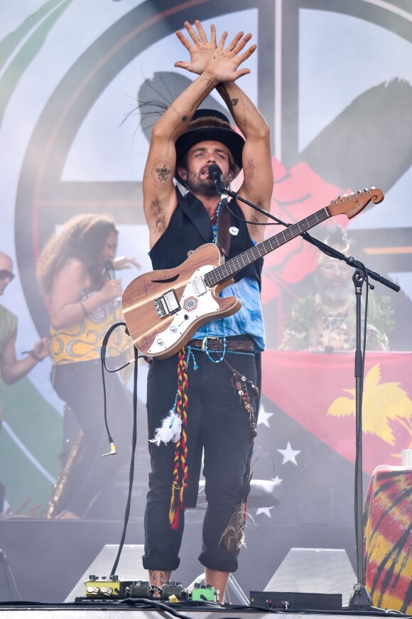 Le chanteur australien Xavier Rudd - 17e édition du festival Solidays sur l'hippodrome de Longchamp à Paris le 27 juin 2015.