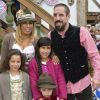 Franck Ribery célèbre la fête de la bière "Oktoberfest" avec sa femme Wahiba et ses enfants Hiziya, Shahinez et leur petit frère Saif à Munich en Allemagne le 5 octobre 2014.
