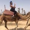 Siham Bengoua en vacances au Maroc : Promenade à dos de chameau !
