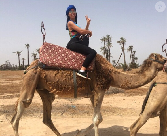 Siham Bengoua en vacances au Maroc : Promenade à dos de chameau !
