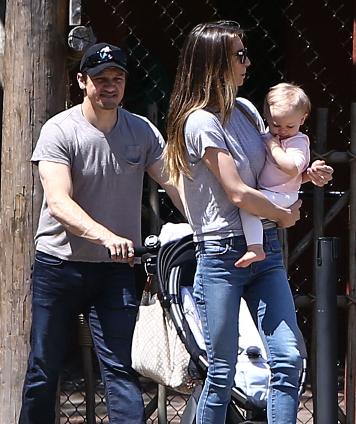 Vidéo : Exclusif - Jeremy Renner, Sonni Pacheco et Ava Renner au zoo de ...