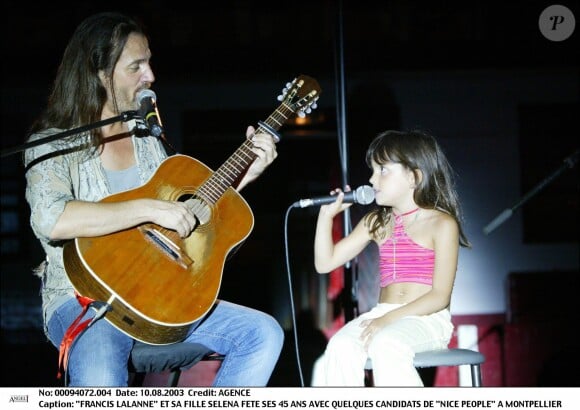 Francis Lalanne et sa fille Serena, fête ses 45 ans avec quelques candidats de Nice People, à Montpellier le 10 aout 2003