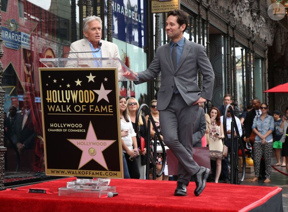 Paul Rudd, Michael Douglas - Paul Rudd recevant son étoile sur le Walk of Fame à Hollywood, le 1er juillet 2015