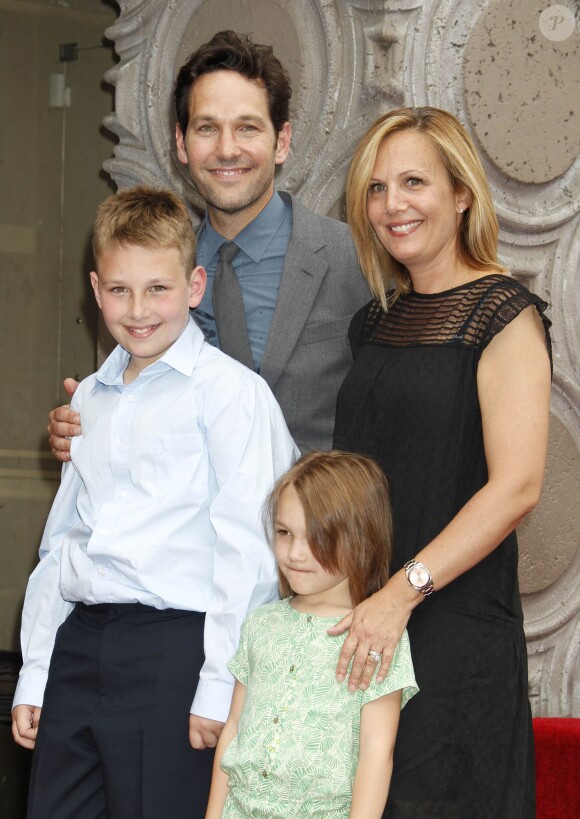 Paul Rudd, sa femme Julie Yaeger et leurs deux enfants Jack et Darby -  Paul Rudd recevant son étoile sur le Walk of Fame à Hollywood, le 1er juillet 2015