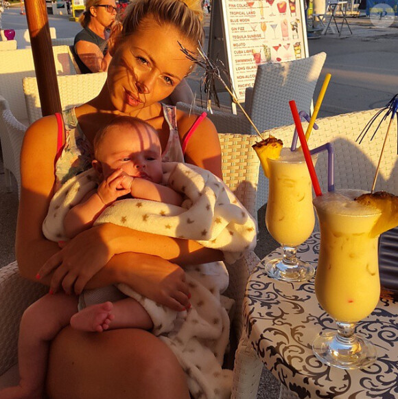 Stéphanie Clerbois : vacances ensoleillées en Croatie avec son baby Lyam. Juin 2015