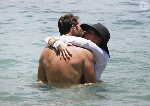 Exclusif - Jennie Garth et son fiancé David Abrams lors de leurs vacances à Oahu.  Le 27 juin 2015