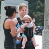 Exclusif - Kristen Bell se promène avec sa fille Delta au parc Griffith à Los Feliz. le 2 juillet 2015