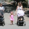 Kristen Bell se promène avec ses enfants Lincoln et Delta au Griffith Park à Los Feliz, le 16 juin 2015.