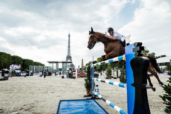 Roger Yves Bost sur Sydney Une Prince - Grand Prix de Paris lors du Longines Paris Eiffel Jumping au Champ-de-Mars à Paris, le 4 juillet 2015.
