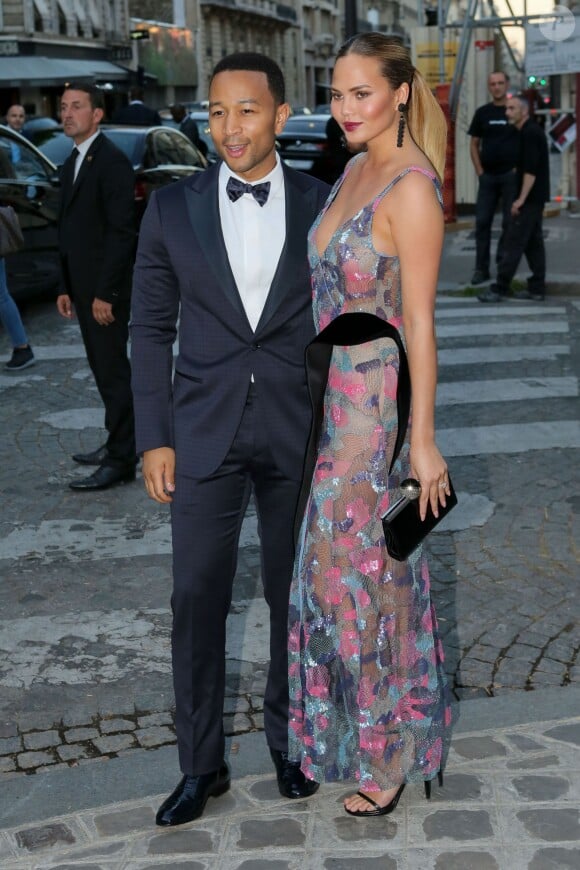 John Legend et sa femme Chrissy Teigen - Arrivée des people à la soirée "Vogue Paris Foundation Gala" au palais Galliera à Paris, le 6 juillet 2015.