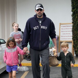 Ben Affleck et Jennifer Garner font du shopping avec leurs enfants à Los Angeles le 14 Juin 2015.