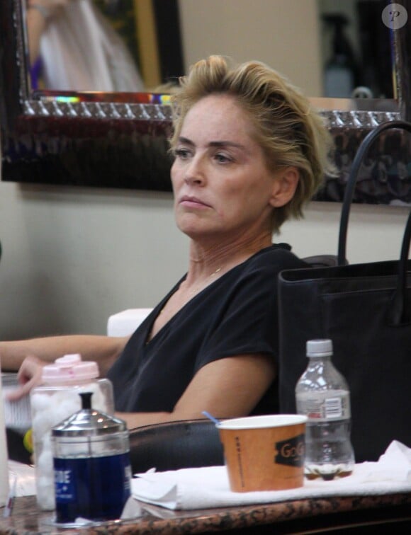 Sharon Stone est allée se faire faire une manucure à Beverly Hills, le 7 novembre 2014 