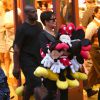 Kris Jenner et son compagnon Corey Gamble assistent à l'anniversaire de Penelope Disick (3 ans) au parc d'attractions Disneyland. Anaheim, le 8 juillet 2015.