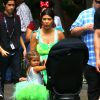 Kourtney Kardashian et sa fille Penelope, qui fête ses 3 ans, passent leur après-midi en famille au parc d'attractions Disneyland. Anaheim, le 8 juillet 2015.