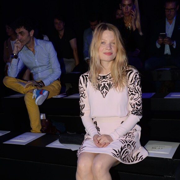 Mélanie Thierry assiste au défilé Zuhair Murad (collection haute couture automne-hiver 2015-2016) au Palais de Tokyo. Paris, le 9 juillet 2015.