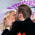 Aurélie Dotremont et son chéri Julien Bert se sont "mariés" dans le  Mag  sur NRJ12, le vendredi 13 février 2015.