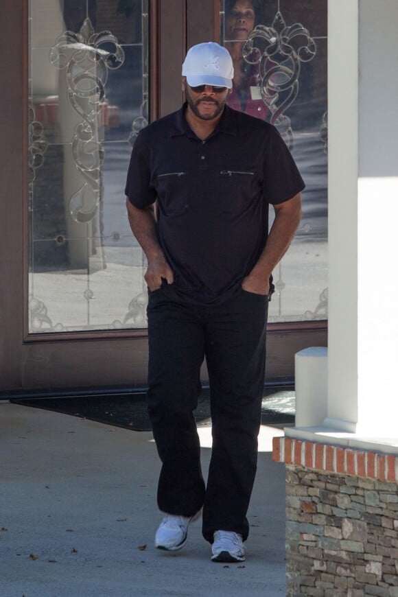 Tyler Perry arrive au Peachtree Christian Hospice pour aller voir Bobbi Kristina Brown à Duluth, Atlanta, le 28 juin 2015 