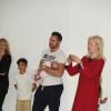 Kieran Hayler garde son bébé et les enfants de Katie Price Peter Andre, Princess et Junior pendant que Katie Price pose lors du photocall du lancement de son livre "Make My Wish Come True" au The Worx Studio Londres, le 22 octobre 2014. 