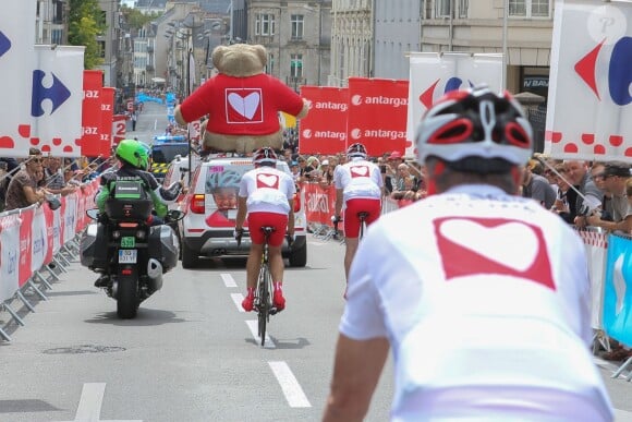 Exclusif - Course par équipe "étape du coeur" avec Mécénat Chirurgie Cardiaque sur le Tour de France au départ de Vannes le 12 juillet 2015.