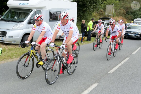 Exclusif - Bernard Hinault, Bernard Thévenet - Course par équipe "étape du coeur" avec Mécénat Chirurgie Cardiaque sur le Tour de France au départ de Vannes le 12 juillet 2015.
