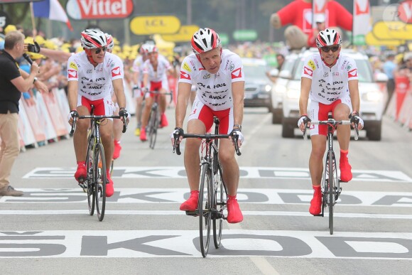 Dominique Bergin, Patrick Poivre d'Arvor, Paul Belmondo - Arrivée de "l'étape du coeur" avec Mécénat Chirurgie Cardiaque - Plumelec - 12 juillet 2015