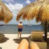 Ronan Keating et sa future-femme Storm Uechtritz sont en vacances dans les Caraïbes, ils profitent de la plage de sable blanc / Juillet 2015