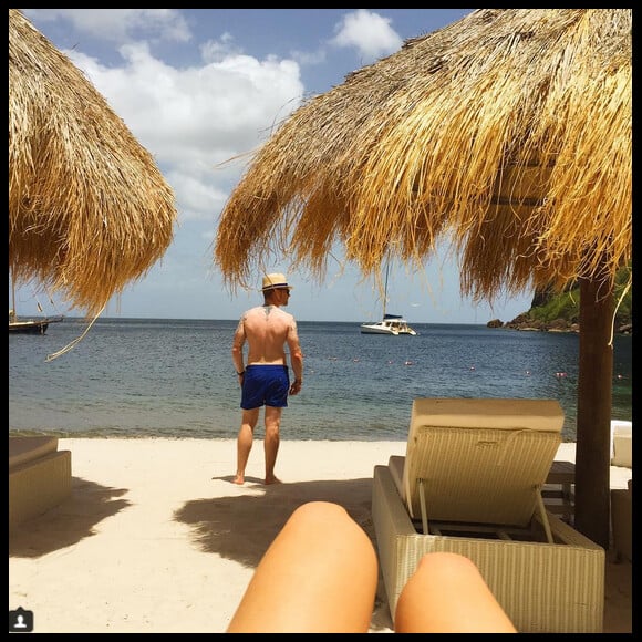 Ronan Keating et sa future-femme Storm Uechtritz sont en vacances dans les Caraïbes, ils profitent de la plage de sable blanc / Juillet 2015