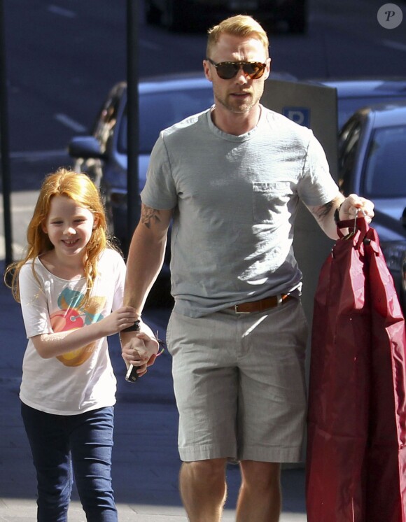 Ronan Keatin et ses trois enfants, Jack, Marie et Ali ainsi que Storm Uechtritz, en Australie, le 19 aout 2013