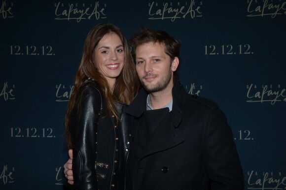 Nicolas Duvauchelle et sa compagne Laura Isaaz à Paris le 12 décembre 2012.