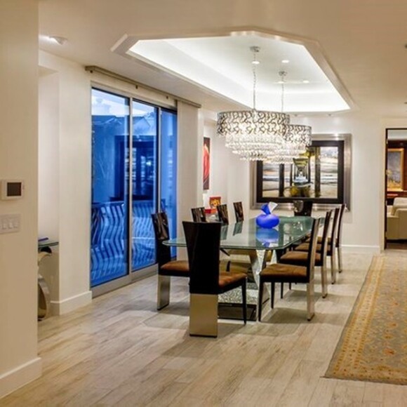 La villa de Jean-Claude Van Damme à Marina Del Rey au 4803 Roma Ct est en vente pour 9,9 millions de dollars.
