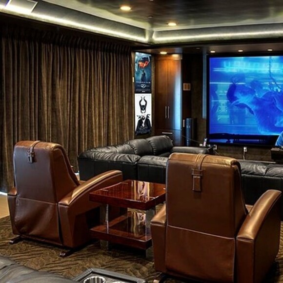 La villa de Jean-Claude Van Damme à Marina Del Rey au au 4803 Roma Ct est en vente pour 9,9 millions de dollars.