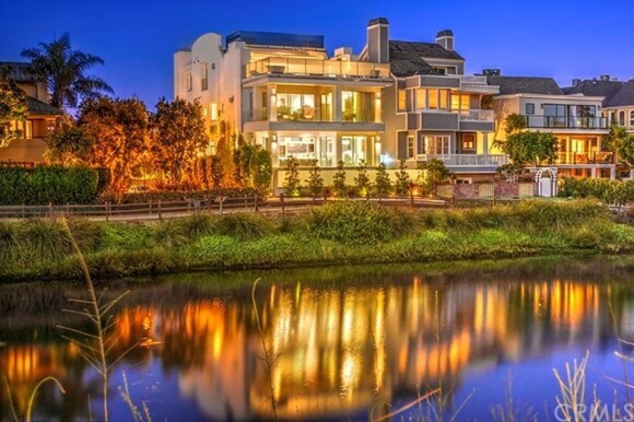 La villa de Jean-Claude Van Damme à Marina Del Rey est en vente pour 9,9 millions de dollars.