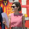 Letizia d'Espagne, extrêmement glamour, accompagnait le roi Felipe VI le 14 juillet 2015 à l'Académie générale de l'Air de San Javier, près de Murcie, pour une remise de diplômes aux nouveaux officiers.