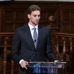 Le roi Felipe VI d'Espagne avait le plaisir de décerner le 15 juillet 2015 au basketteur Pau Gasol le troisième prix Camino Real, au cours d'une cérémonie à l'Université d'Alcala de Henares, non loin de Madrid.