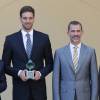 Le roi Felipe VI d'Espagne avait le plaisir de décerner le 15 juillet 2015 au basketteur Pau Gasol le troisième prix Camino Real, au cours d'une cérémonie à l'Université d'Alcala de Henares, non loin de Madrid.