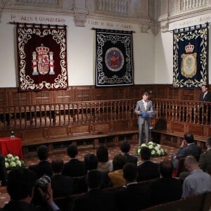 Le roi Felipe VI d'Espagne avait le plaisir de décerner le 15 juillet 2015 au basketteur Pau Gasol le troisième prix Camino Real, au cours d'une cérémonie à l'Université d'Alcala de Henares, non loin de Madrid.