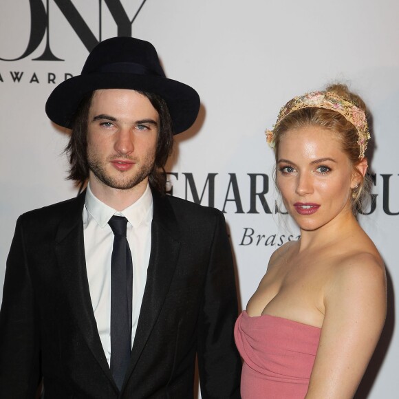 Tom Sturridge et Sienna Miller aux Tony Awards 2013à New York.