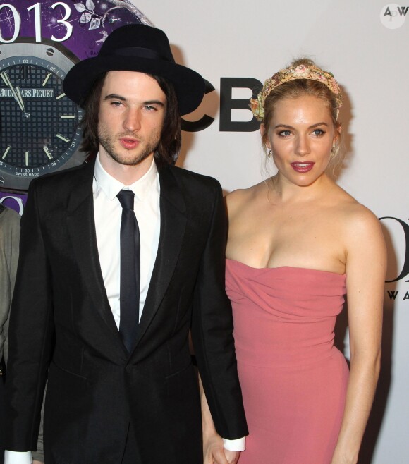 Tom Sturridge et Sienna Miller aux Tony Awards 2013 à New York le 9 juin.