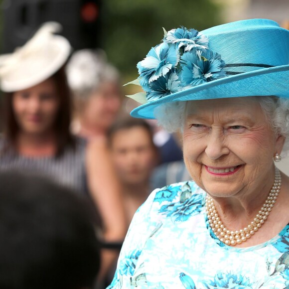 La reine Elizabeth II et le duc d'Edimbourg en visite dans l'est de Londres le 16 juillet 2015, où ils ont visité notamment le centre communautaire Chadwell Heath à Barking.