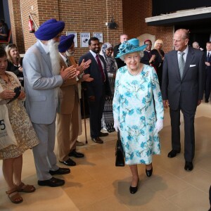 La reine Elizabeth II et le duc d'Edimbourg en visite dans l'est de Londres le 16 juillet 2015, où ils ont visité notamment le centre communautaire Chadwell Heath à Barking.