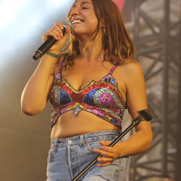 Izïa Higelin - Quatrième jour du festival Fnac Live sur le parvis de l'Hôtel de Ville à Paris le 18 juillet 2015.