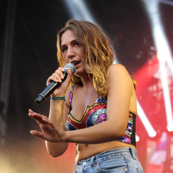 Izïa Higelin - Quatrième jour du festival Fnac Live sur le parvis de l'Hôtel de Ville à Paris le 18 juillet 2015.