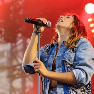 Izïa Higelin - Quatrième jour du festival Fnac Live sur le parvis de l'Hôtel de Ville à Paris le 18 juillet 2015.