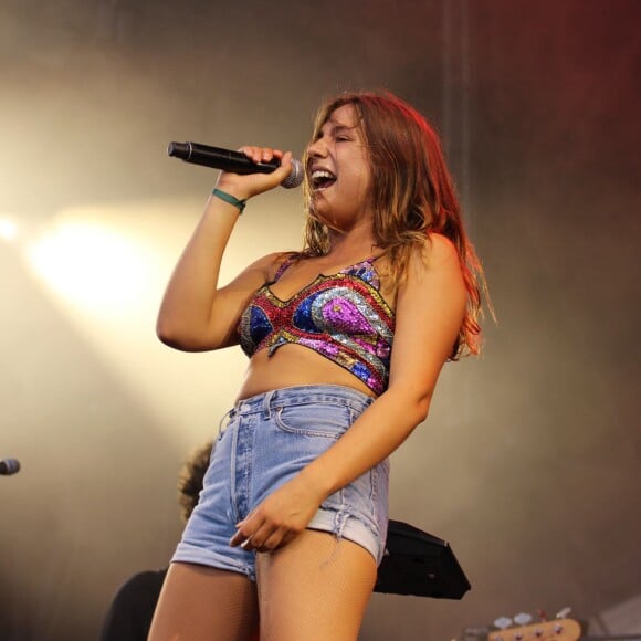 Izïa Higelin - Quatrième jour du festival Fnac Live sur le parvis de l'Hôtel de Ville à Paris le 18 juillet 2015.