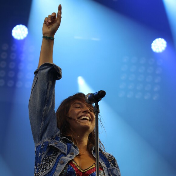 Izïa Higelin - Quatrième jour du festival Fnac Live sur le parvis de l'Hôtel de Ville à Paris le 18 juillet 2015.