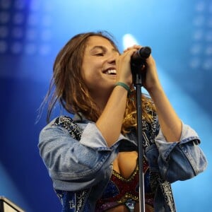 Izïa Higelin - Quatrième jour du festival Fnac Live sur le parvis de l'Hôtel de Ville à Paris le 18 juillet 2015.