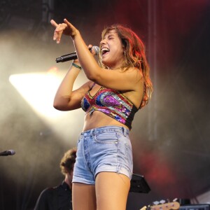 Izïa Higelin - Quatrième jour du festival Fnac Live sur le parvis de l'Hôtel de Ville à Paris le 18 juillet 2015.