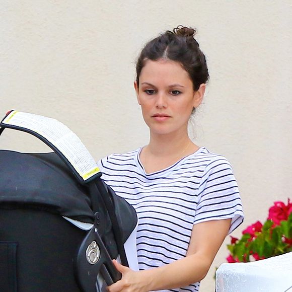 Rachel Bilson et sa fille Briar Rose à la sortie d'une fête d'anniversaire à Marina del Rey, Los Angeles, le 18 juillet 2015